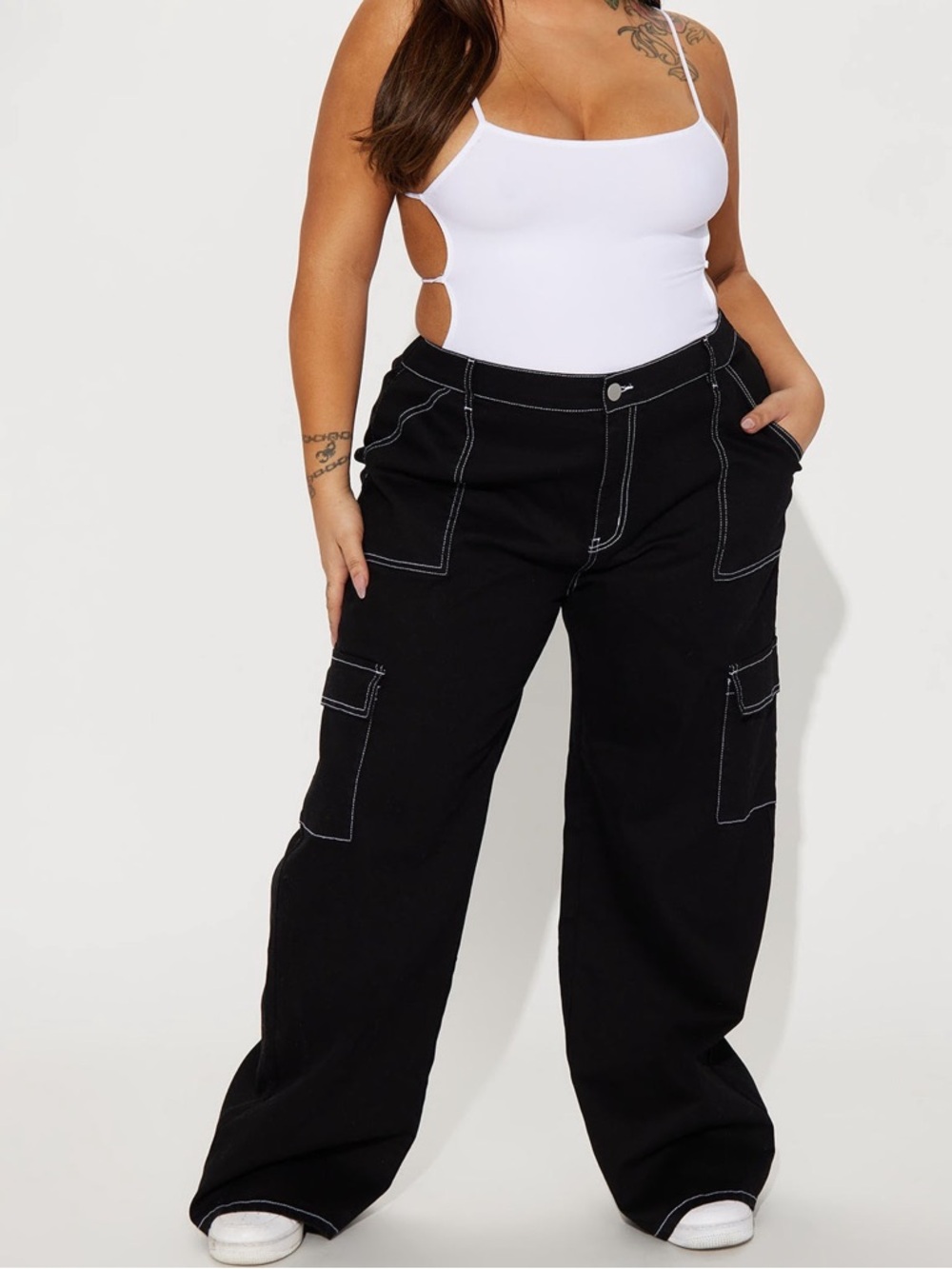 Fashion Nova Black Wide-Leg Cargo Pants with Contrast Stitching